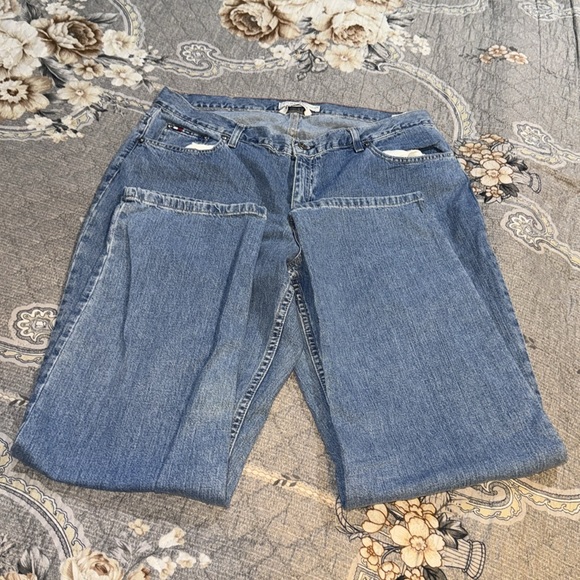 TOMMY HILFIGER CLASSIC FIT JEANS - Picture 2 of 6